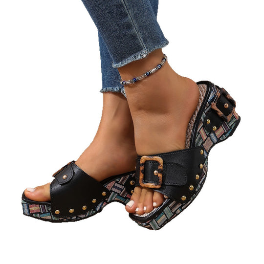 Damen Gemusterte Plateau-Mules mit dekorativer Schnalle, Nieten und gepolstertem Fußbett Shop Nory