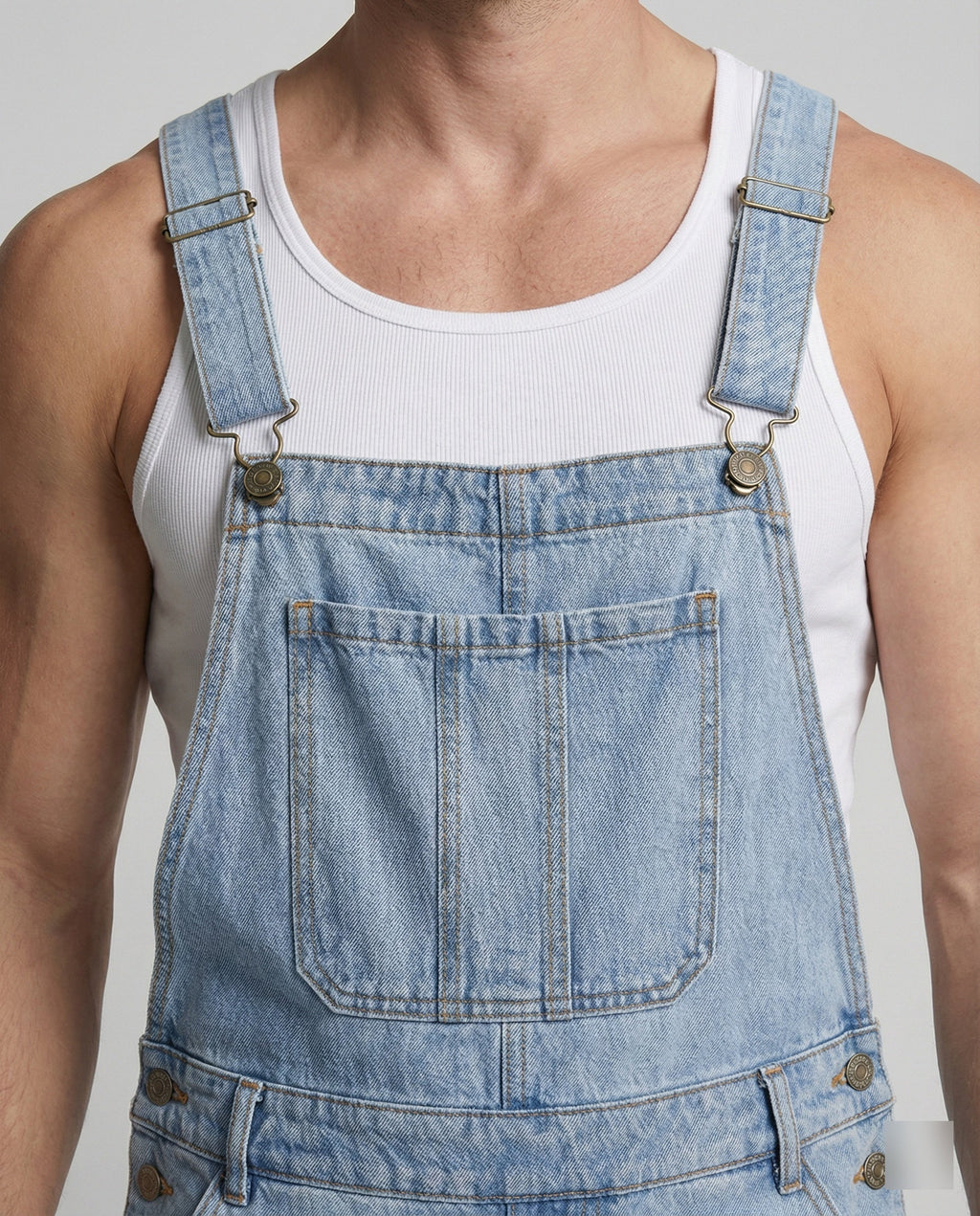Herren Destroyed Denim Latzshorts