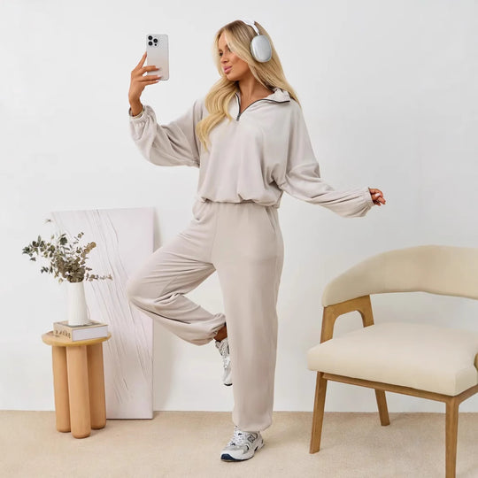 Damen samtiges zweiteiliges Lounge-Set mit Kapuzen-Halbzip und elastischer Bundhose Shop Nory