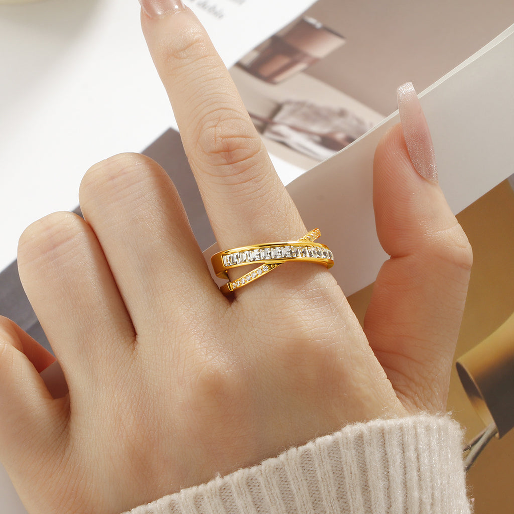 Damen Ring mit funkelnden Zirkonia Steinen Shop Nory