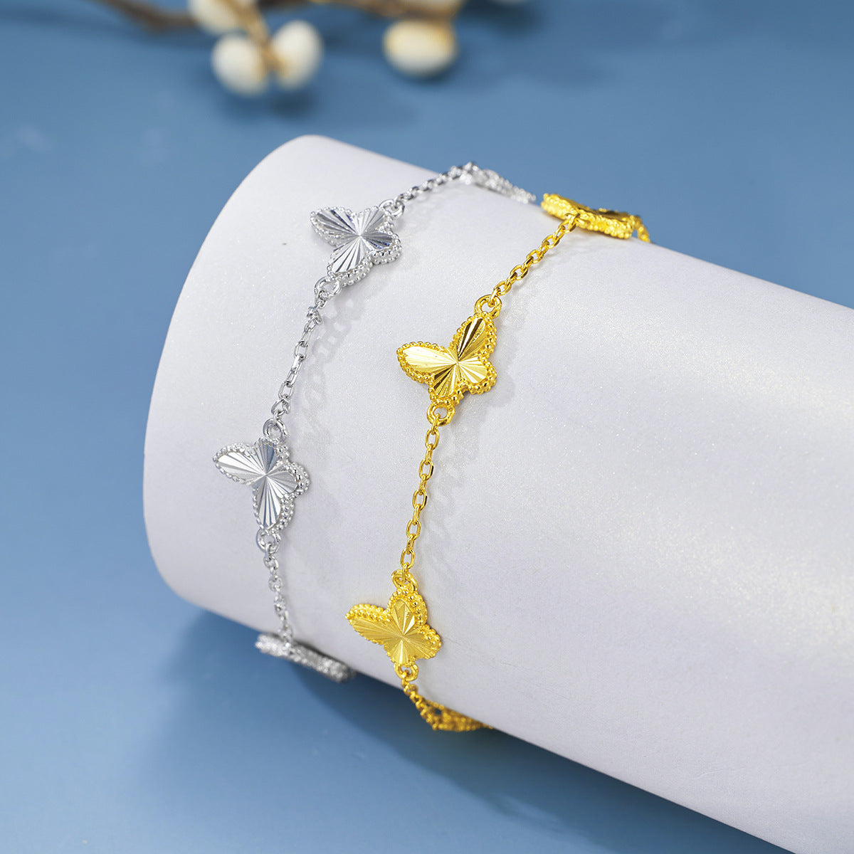 Damen Armband mit eleganten Schmetterlingsanhängern Shop Nory