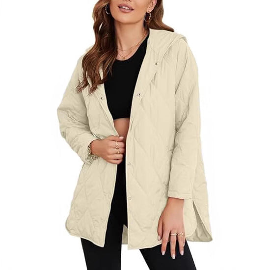 Damen gesteppte Kapuzenjacke mit Druckknopfleiste, seitlichen Schlitzen und mittlerer Länge Shop Nory