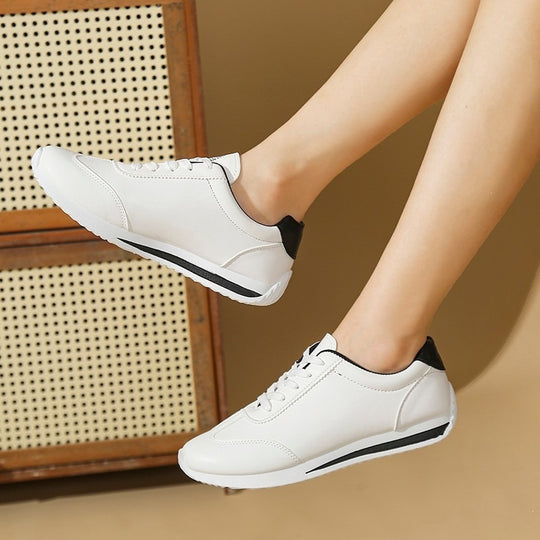 Damen Sneaker mit leichter Keilsohle und kontrastfarbenem Fersenpatch Shop Nory