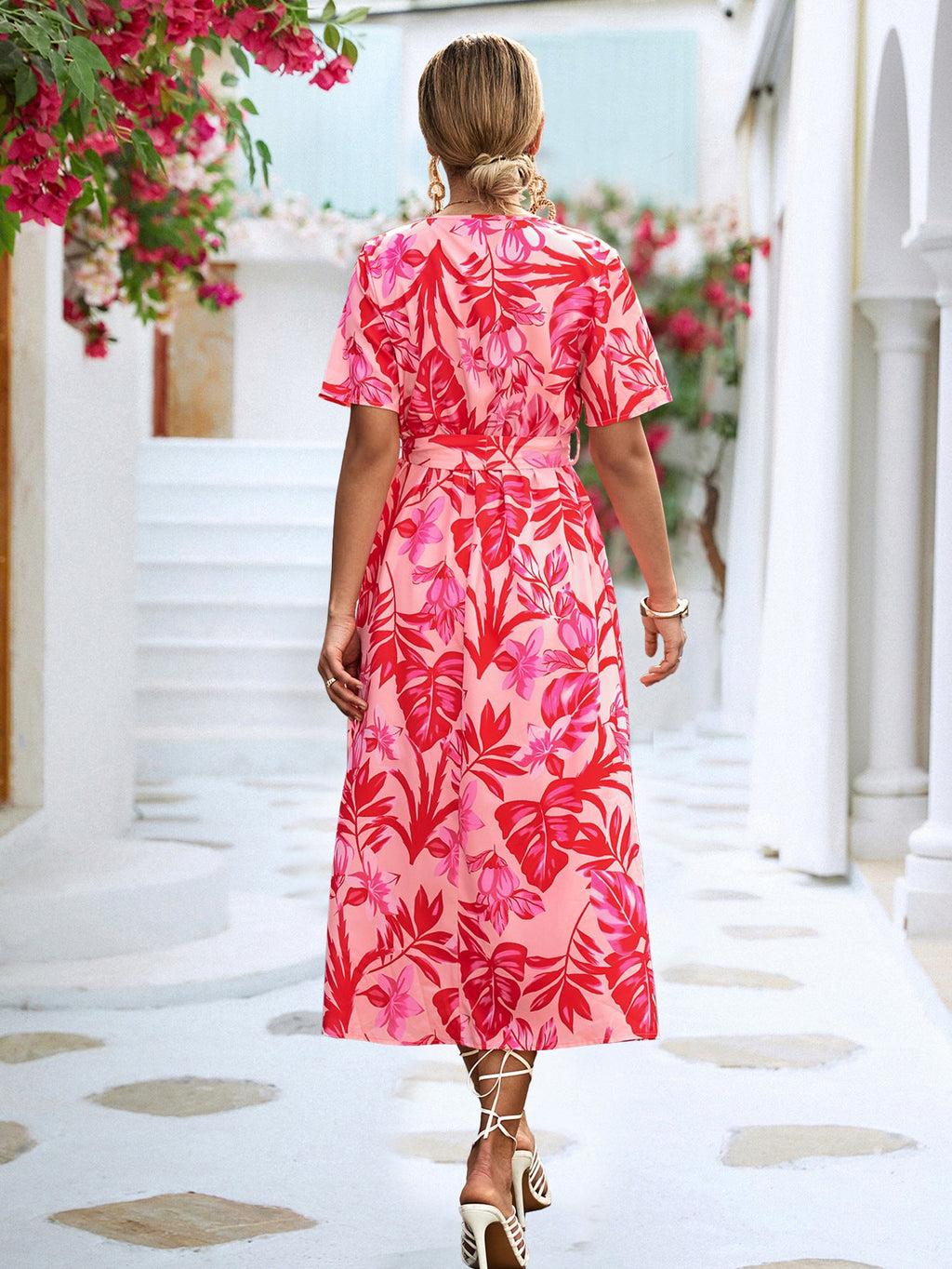 Damen Wickelkleid im floralen Design mit eleganten Rüschendetails