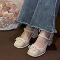 Damen zarte Mary Jane Pumps mit luftiger Blumenverzierung Shopnory