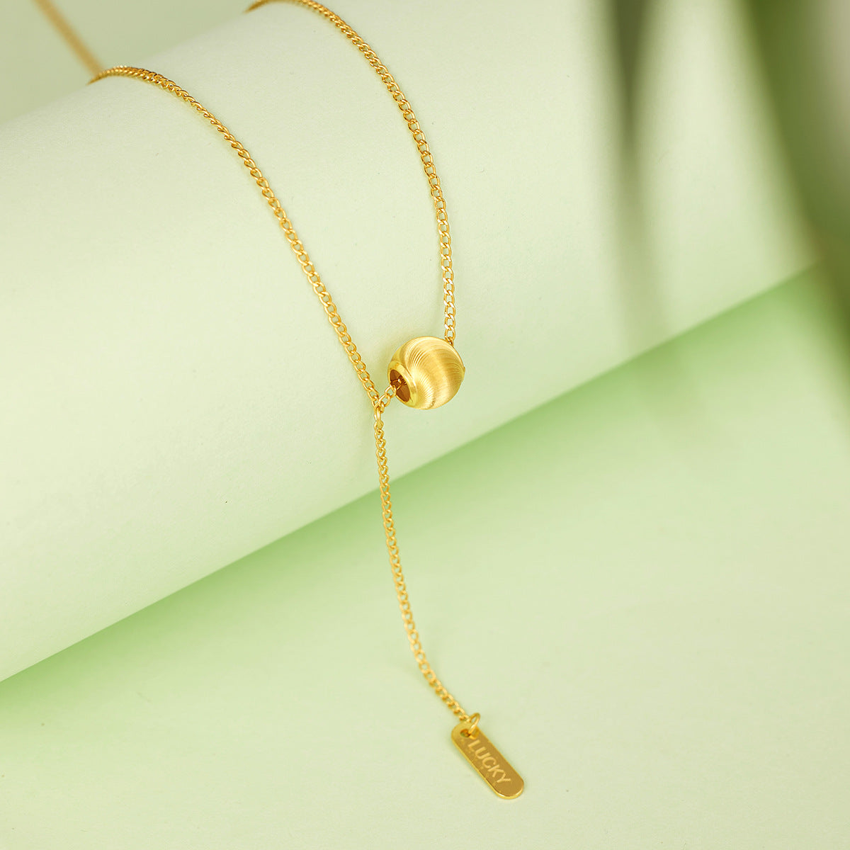 Damen Halskette mit minimalistischer Schliffform und gravierter Anhänger Shop Nory