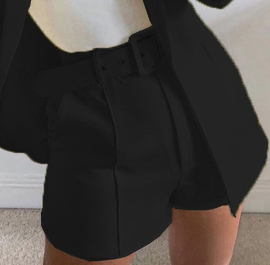 Damen Zweiteiliges maßgeschneidertes Blazer‑Set mit hochtaillierten Shorts und Gürtel Shop Nory