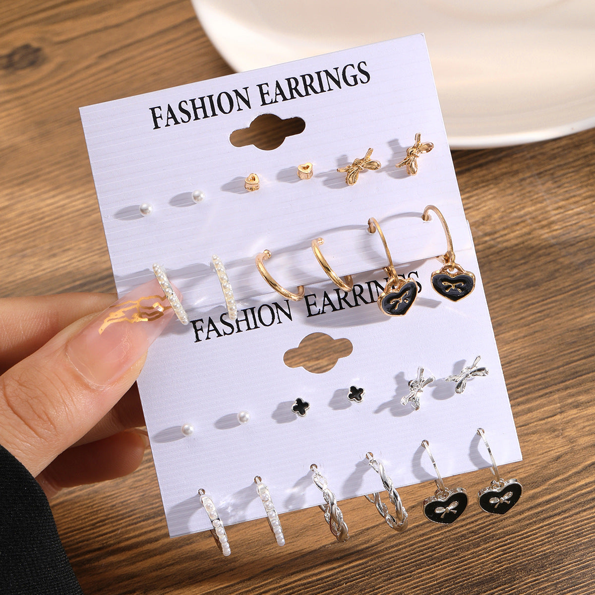 Damen Ohrringe Set mit funkelnden und romantischen Herzmotiven Shop Nory