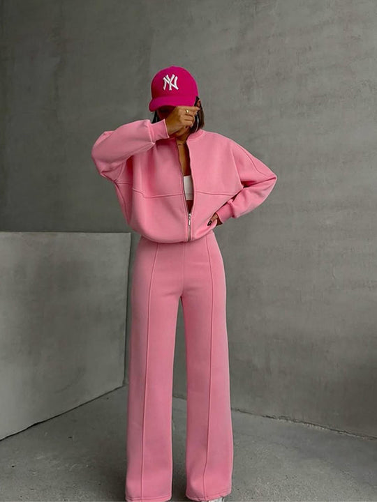 Damen sportive Oversize-Fleecejacke mit diagonaler Reißverschluss-Optik und weit geschnittener High-Waist-Jogginghose Shop Nory