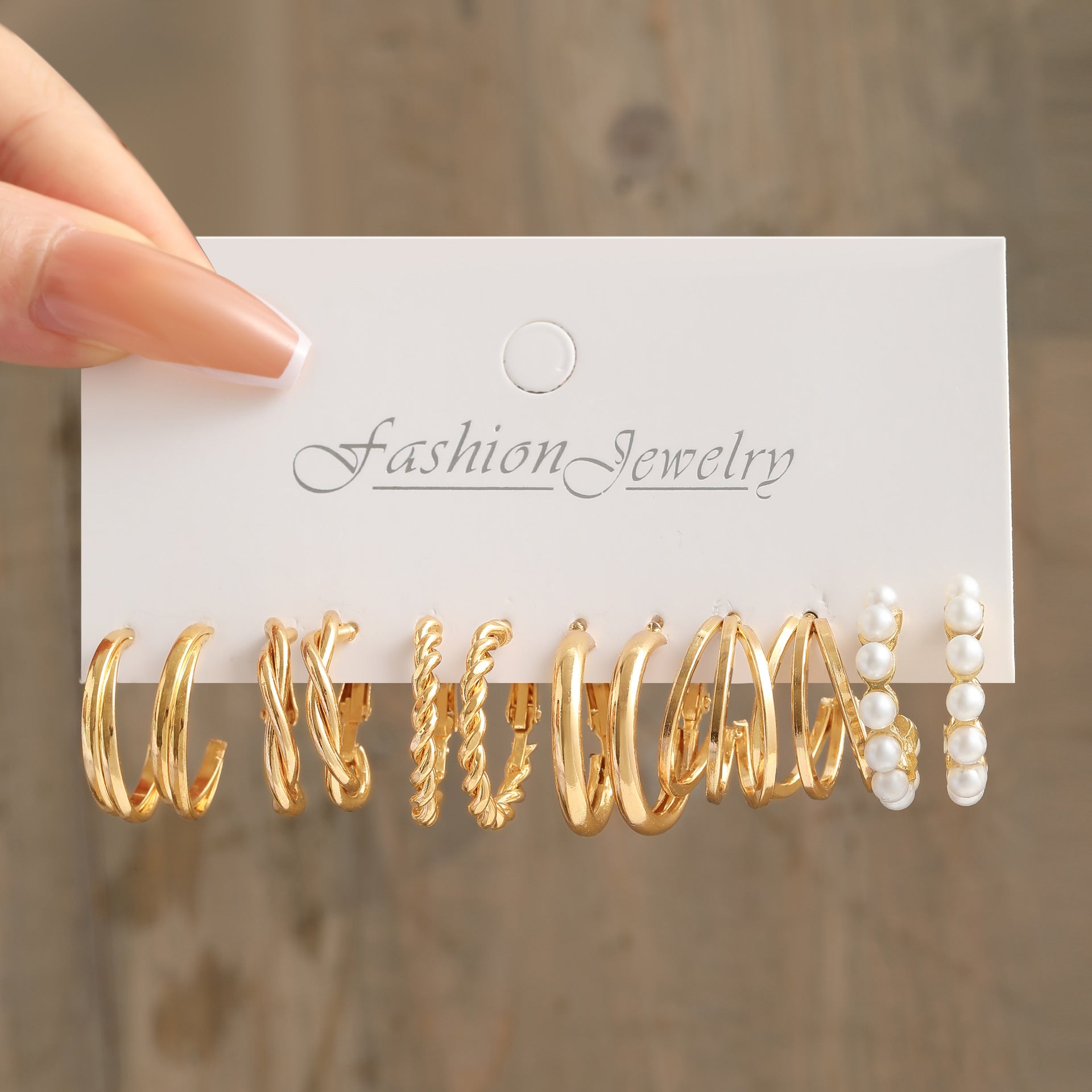 Damen Ohrringe-Set mit verschiedenen Texturen und eleganten Designs Shop Nory