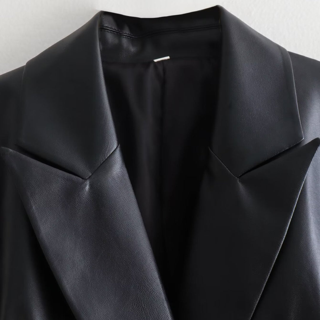 Damen Doppelreihiger Kunstleder-Blazer mit goldfarbenen Zierknöpfen und Pattentaschen Shop Nory