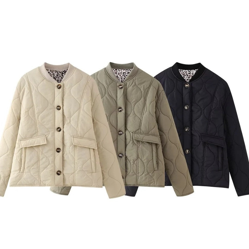 Damen Gepolsterte Steppjacke im Boxy‑Schnitt mit Rundhalsausschnitt und aufgesetzten Taschen Shop Nory