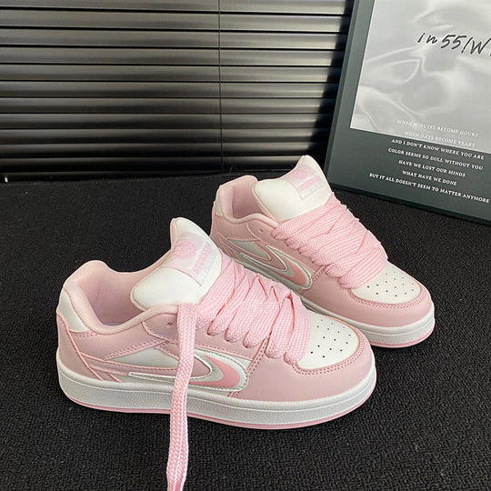 Damen Sneakers im trendigen Design mit dicker Laufsohle und aufregenden Schnürdetails