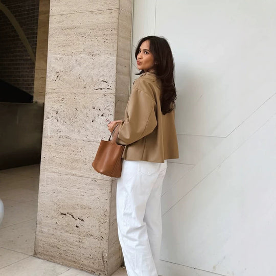 Damen Kurz geschnittene A-Linien Manteljacke mit Stehkragen und asymmetrischer Knopfleiste Shop Nory