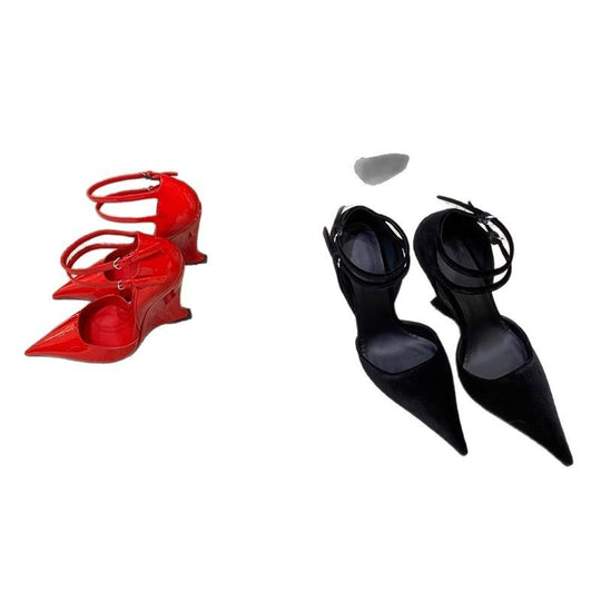 Damen Spitz zulaufende Lackpumps im Mary-Jane‑Stil mit doppeltem Knöchelriemen und sculpted Kittenabsatz Shop Nory