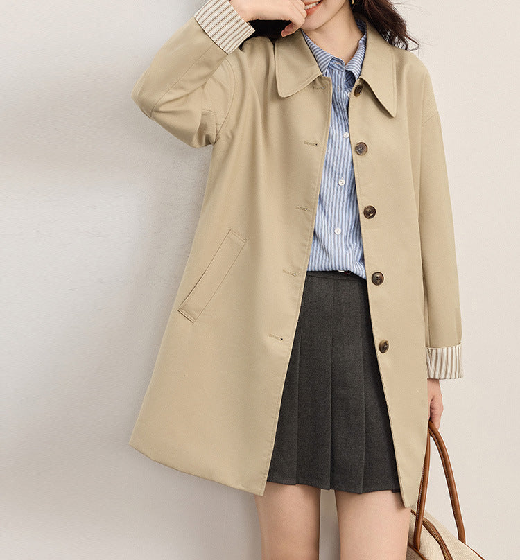 Damen Modische Übergangsjacke mit breitem Kragen und Knopfdetails Shop Nory