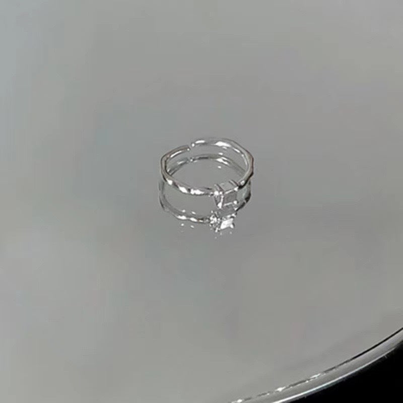 Damen Ring mit elegantem, minimalistischen Design und funkelndem Zirkonia Shop Nory