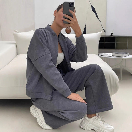 Damen Zweiteiliges Loungewear-Set mit kurzem Bomber-Zip und weiter hochgeschnittener Jogginghose Shop Nory