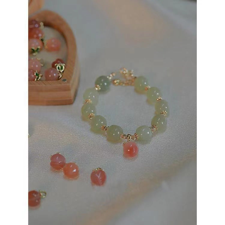 Damenarmband mit handgefertigten Jade- und Achat-Elementen sowie charmantem Obstanhänger Shop Nory