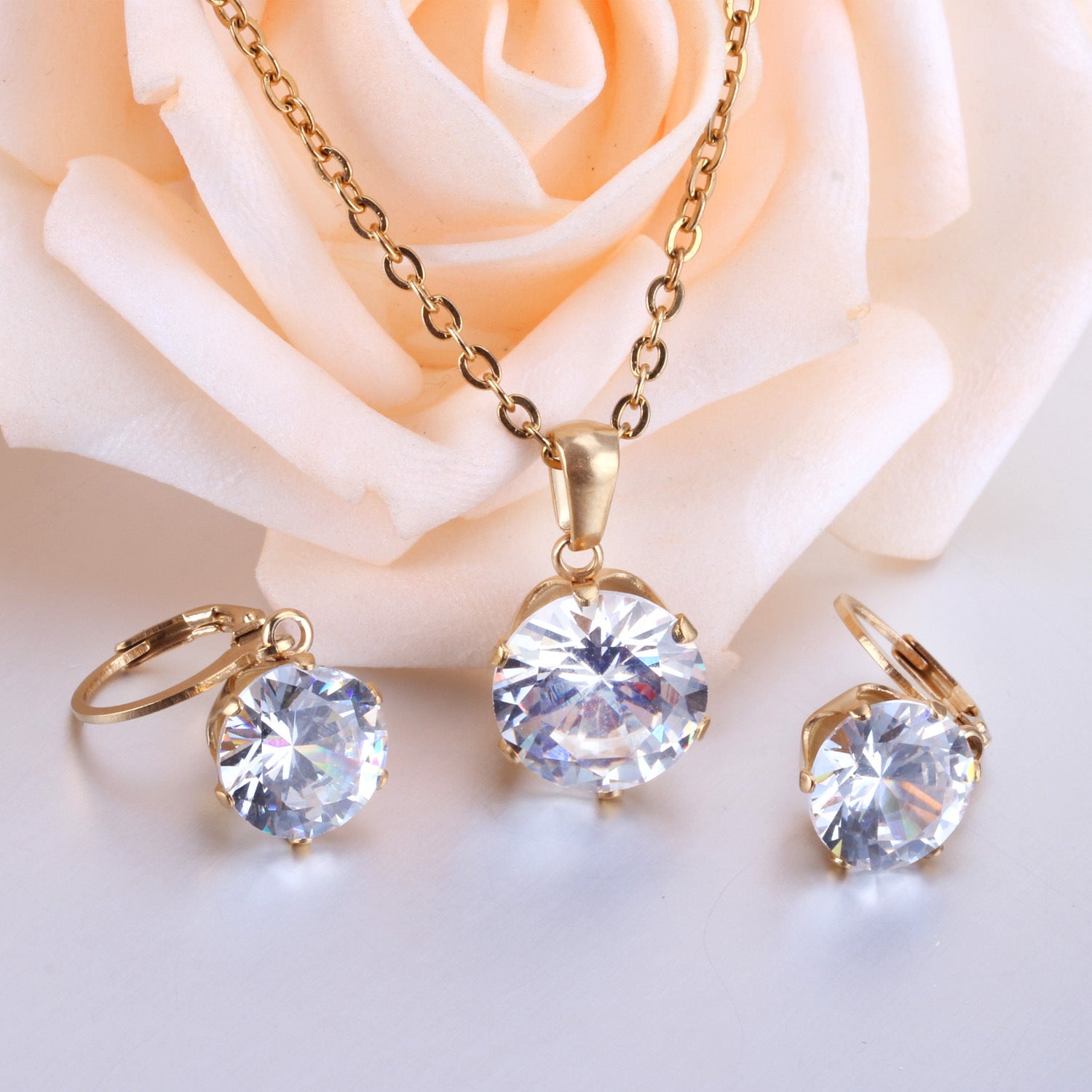 Damen Schmuckset mit funkelndem Zirkonia-Anhänger und Ohrringen aus hochwertigem Edelstahl Shop Nory