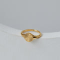 Damen eleganter Goldring mit detailverarbeitetem Sonnensymbol Shop Nory
