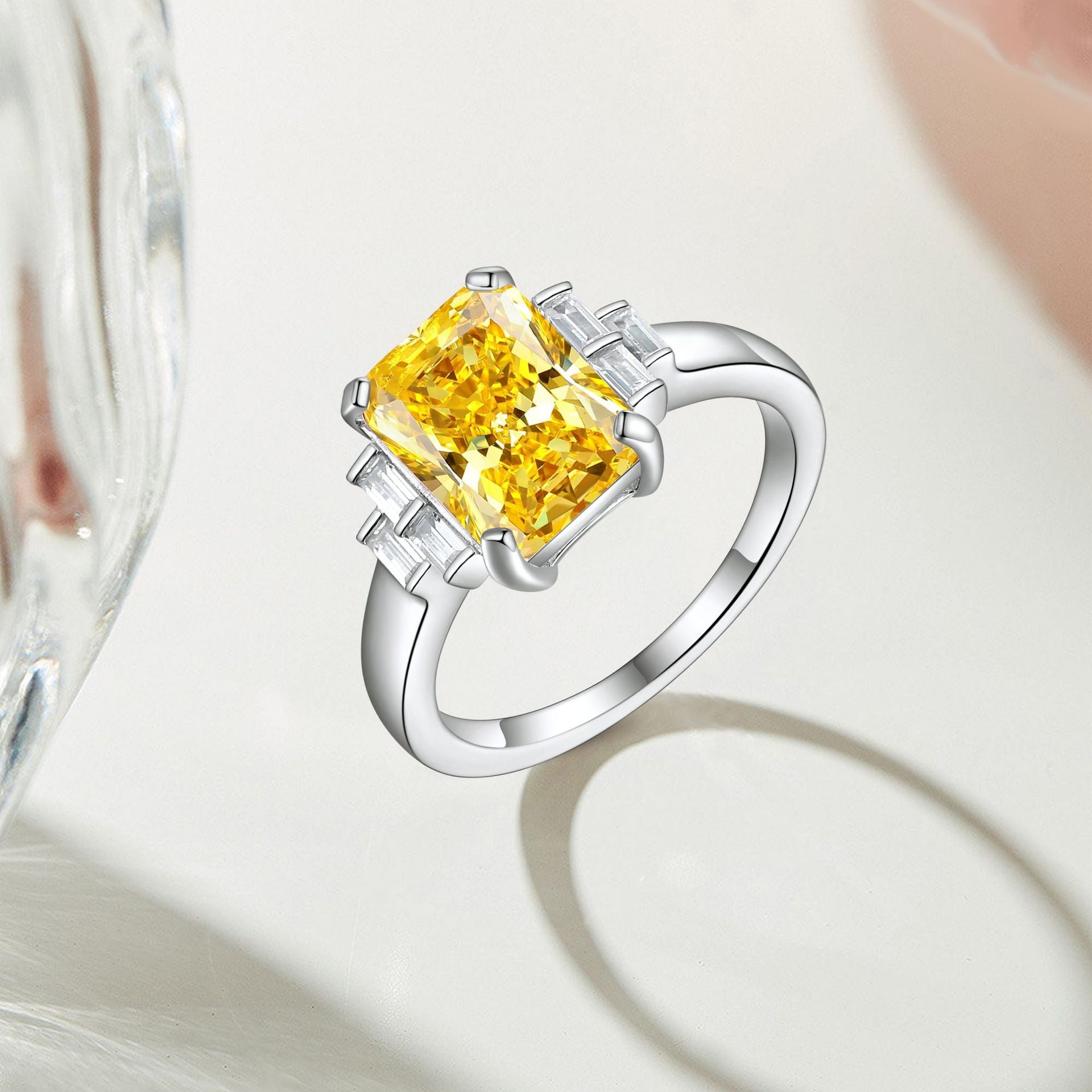 Damen Ring mit großem, rechteckigem Edelstein und funkelnden Akzenten Shop Nory