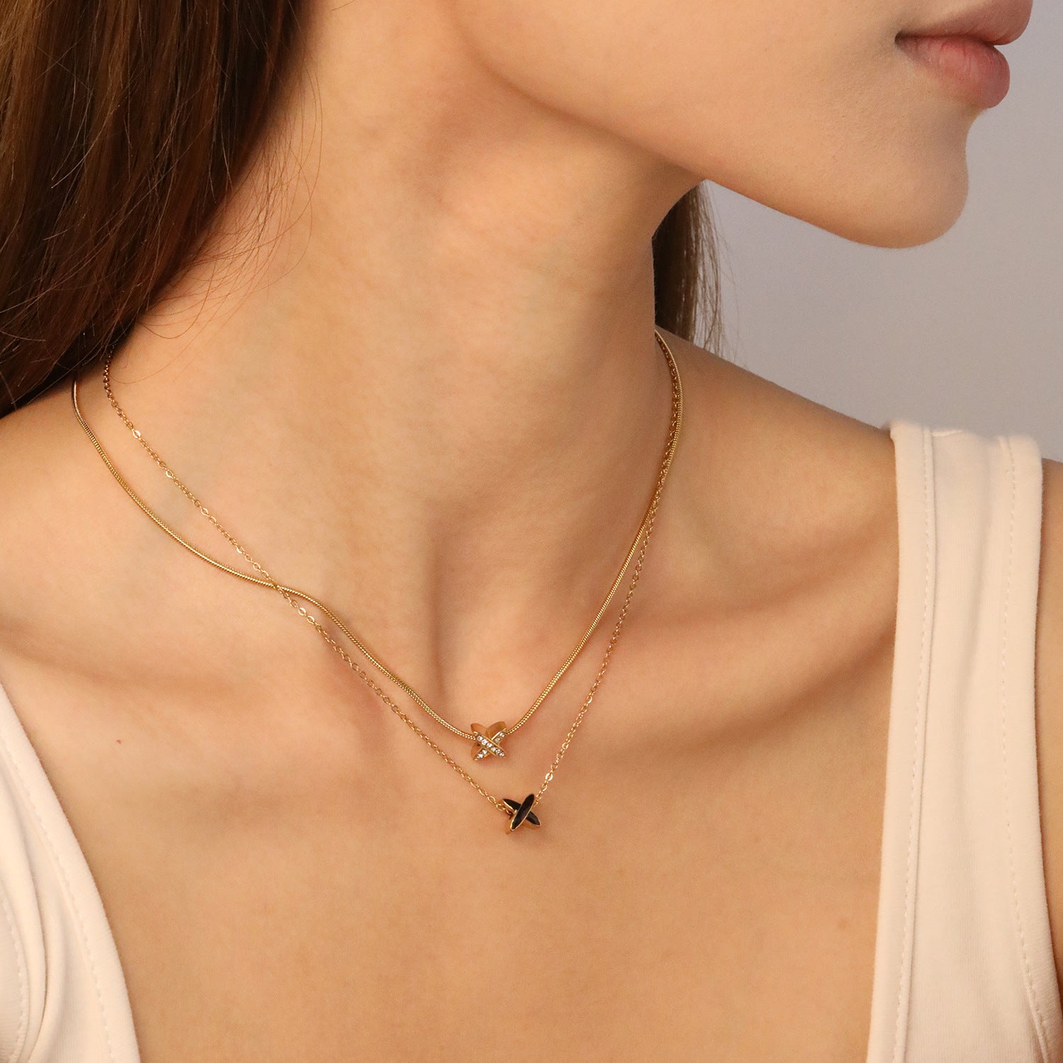 Damen elegante Halskette mit funkelndem Kreuzanhänger aus hochwertigem Edelstahl Shop Nory