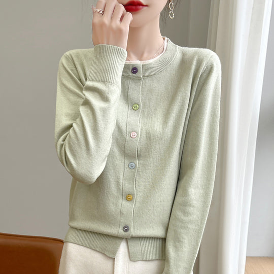 Damen Leichter Feinstrick-Cardigan mit Rundhalsausschnitt und bunten Knöpfen Shop Nory