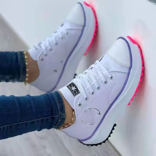 Damen Plateau-Canvas-Sneaker mit verstärkter Zehenkappe, profilierter Gummisohle und gepolstertem Schaft Shop Nory
