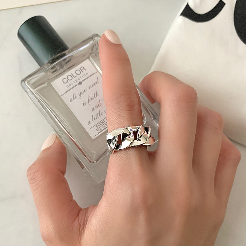 Damen Eleganter und zeitloser Ring mit strukturierten Details Shop Nory