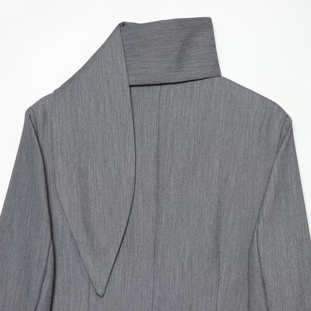 Damen Eleganter Longline-Blazer mit hohem Funnelkragen und überziehbaren Stoffknöpfen Shop Nory