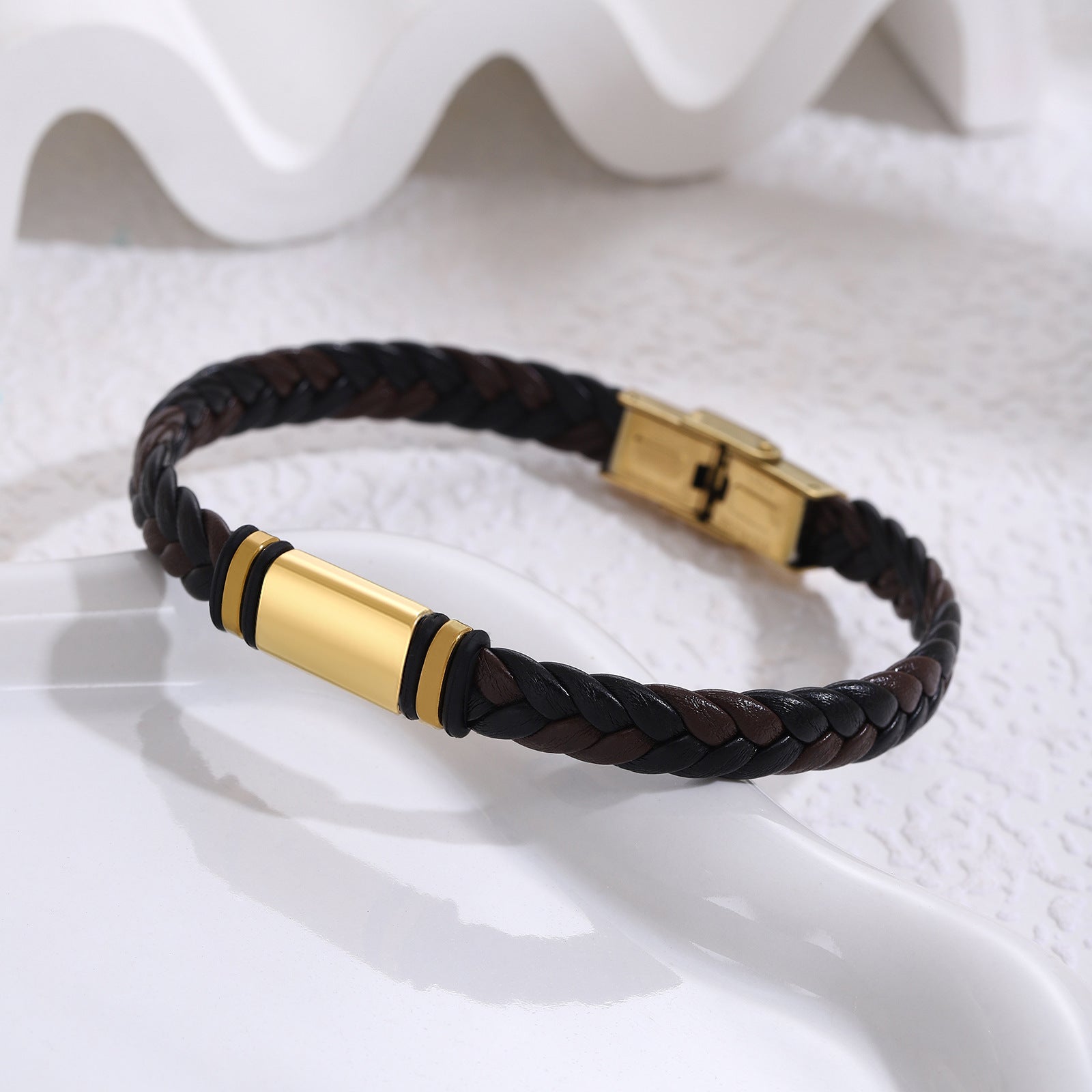 Herren geflochtenes Lederarmband mit goldenen Details Shop Nory