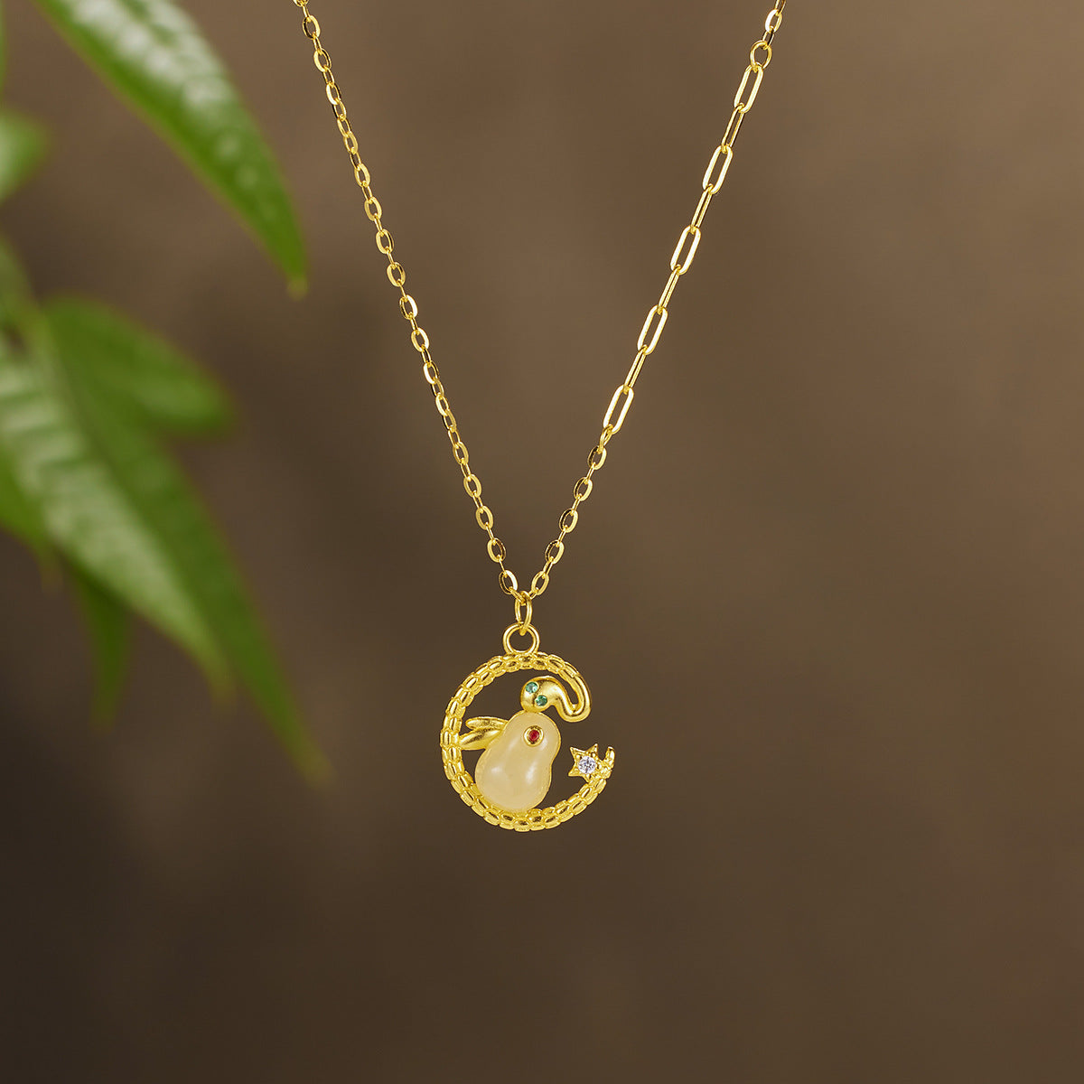 Damen Halskette mit kreativem Vogel-Anhänger im Monddesign Shop Nory