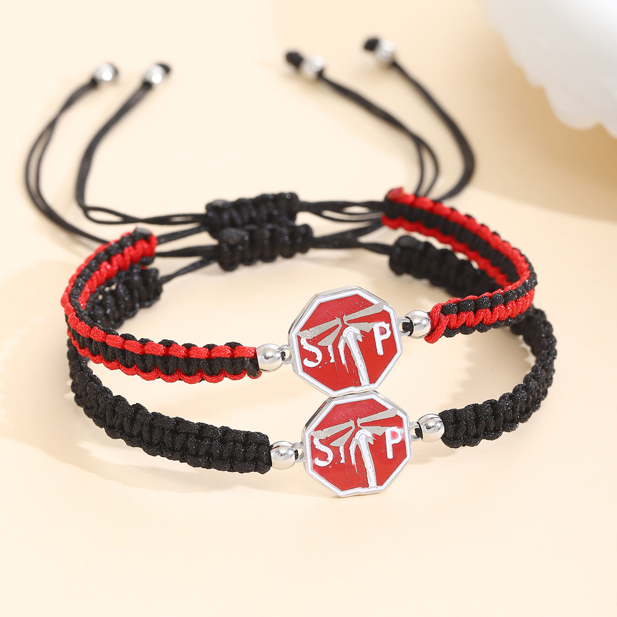 Damenarmband mit verstellbarem Verschluss und kunstvollem Designelement Shop Nory