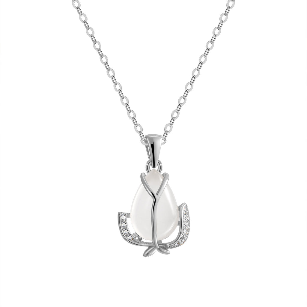Damen Halskette mit elegantem Blumenanhänger aus Halbedelstein und funkelnden Zirkonia Shop Nory
