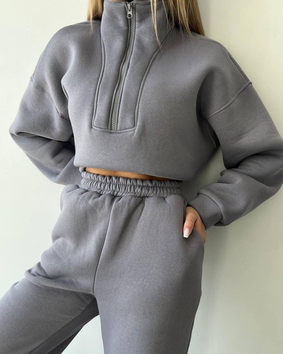Damen Cropped-Sweatshirt-Set mit hohem Kragen und High-Waist-Jogginghose Shop Nory