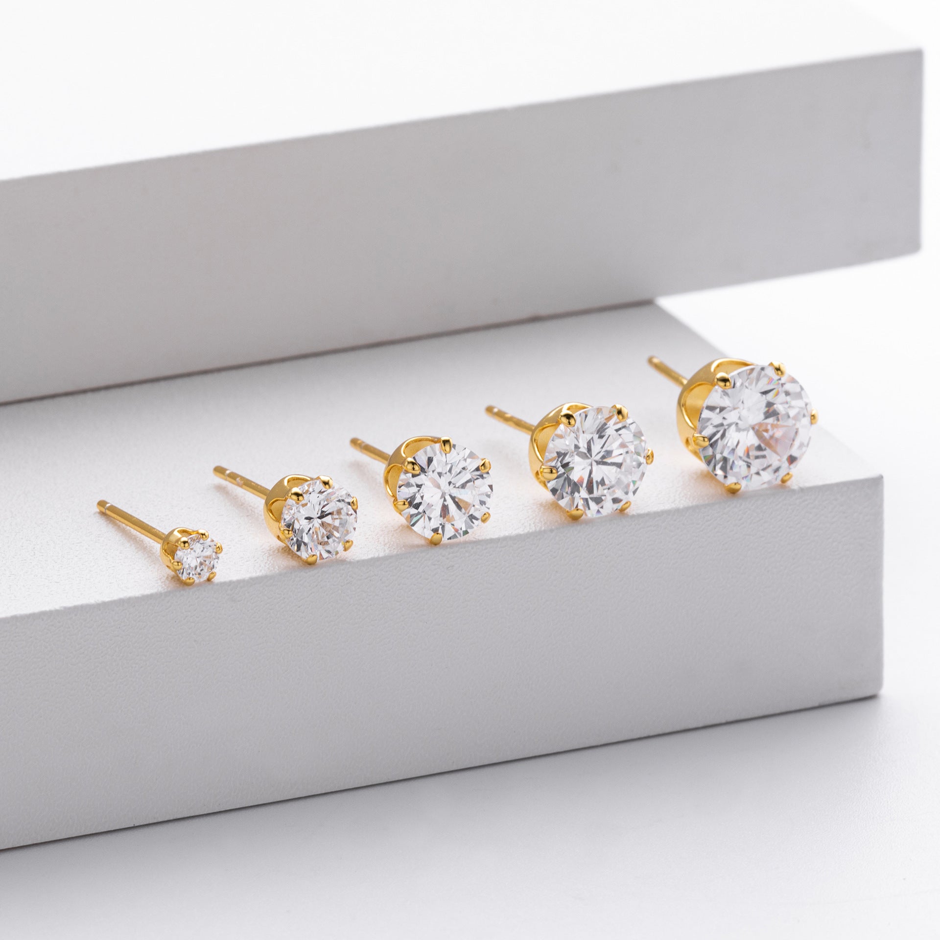 Damen Ohrstecker mit funkelnden 5A Zirkonsteinen aus hochwertigem 925 Sterling Silber Shop Nory
