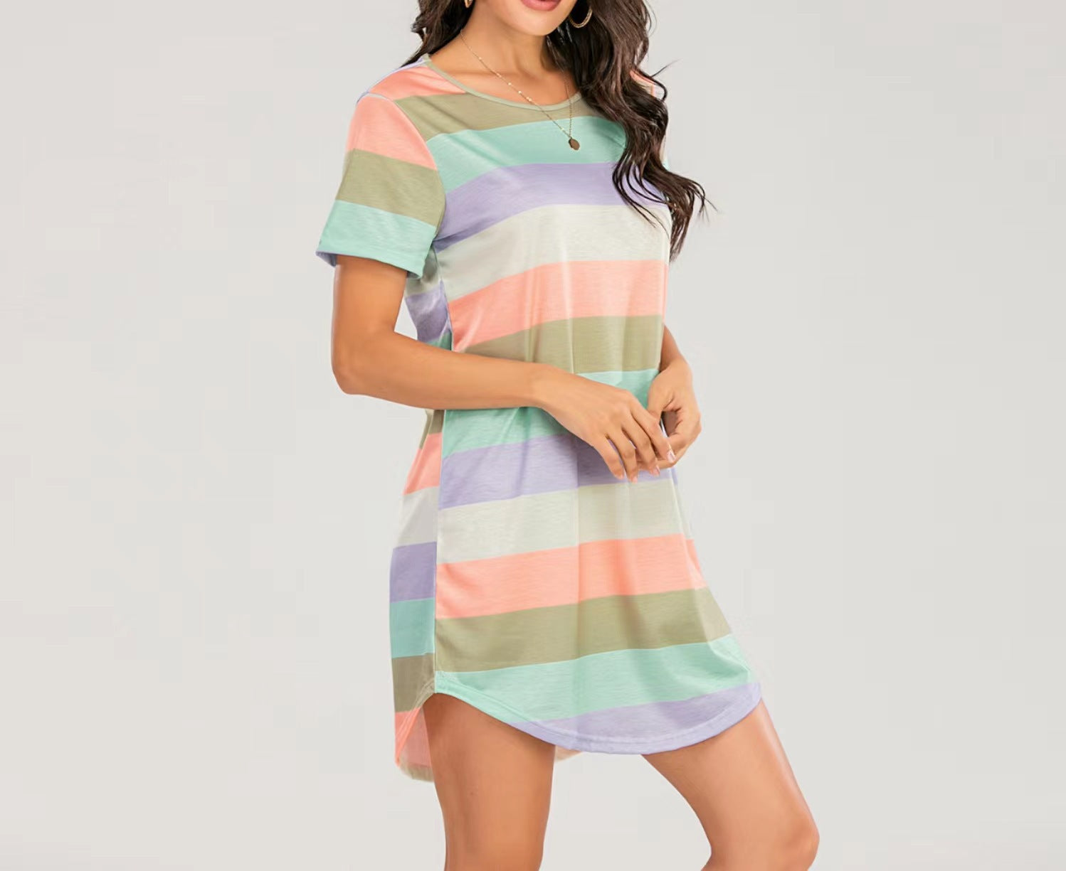 Damen Kurzarm Kleid mit auffälligem Streifenmuster und bequemem Schnitt