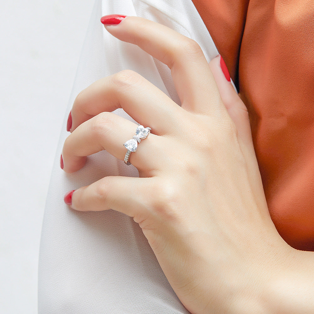 Damen Designer-Ring mit Schleifenmotiv und funkelnden Zirkonia Shop Nory