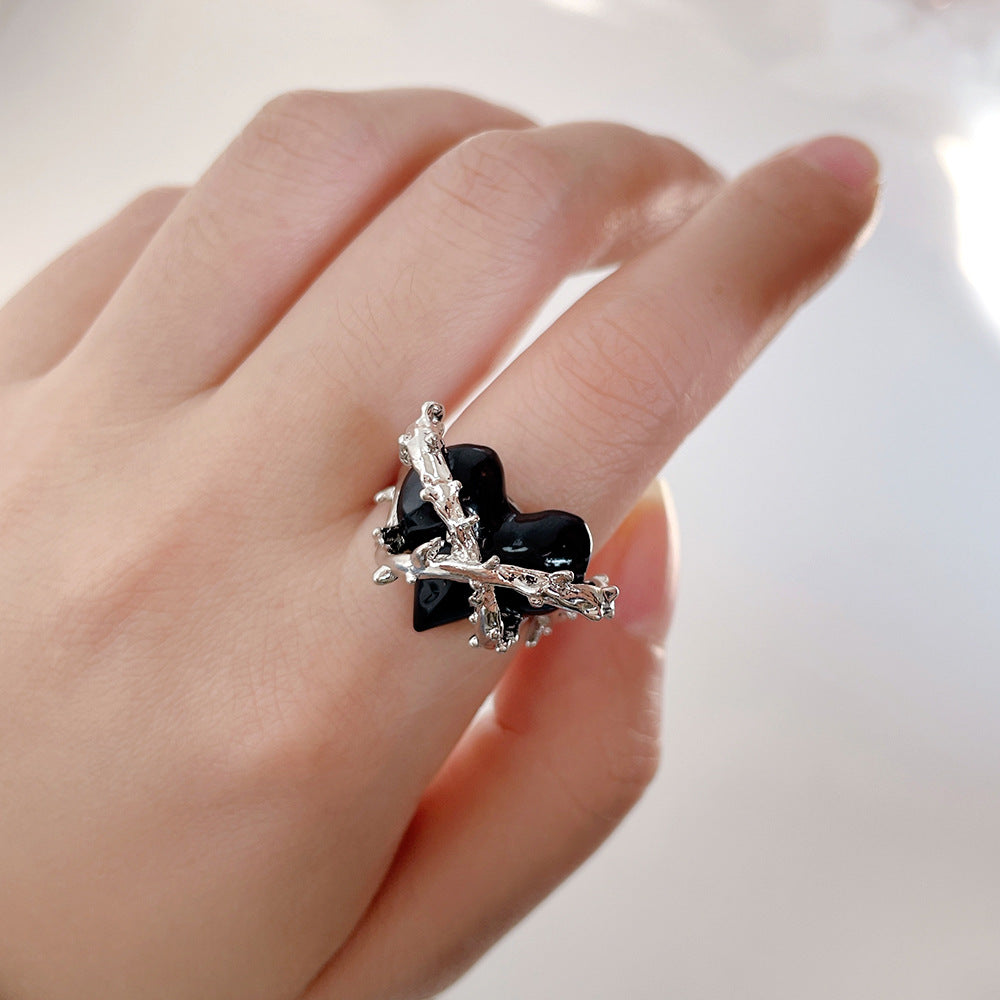 Damen Schmuckring mit filigranem Herzdesign und elegantem Zweigdetail Shop Nory