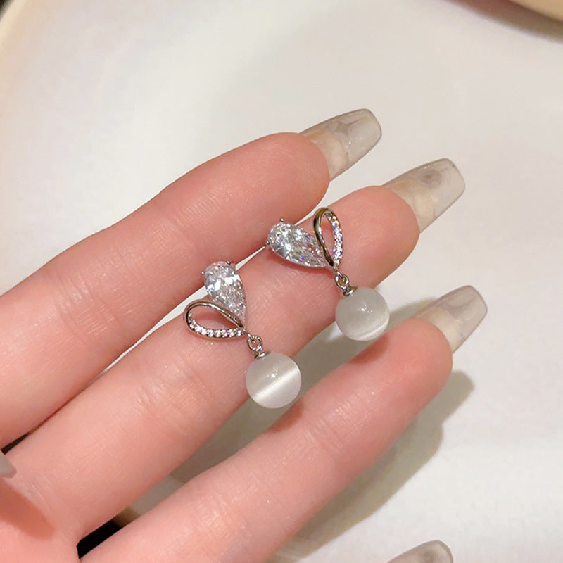 Damen Ohrringe mit eleganten Perlen und funkelnden Zirkonia Shop Nory
