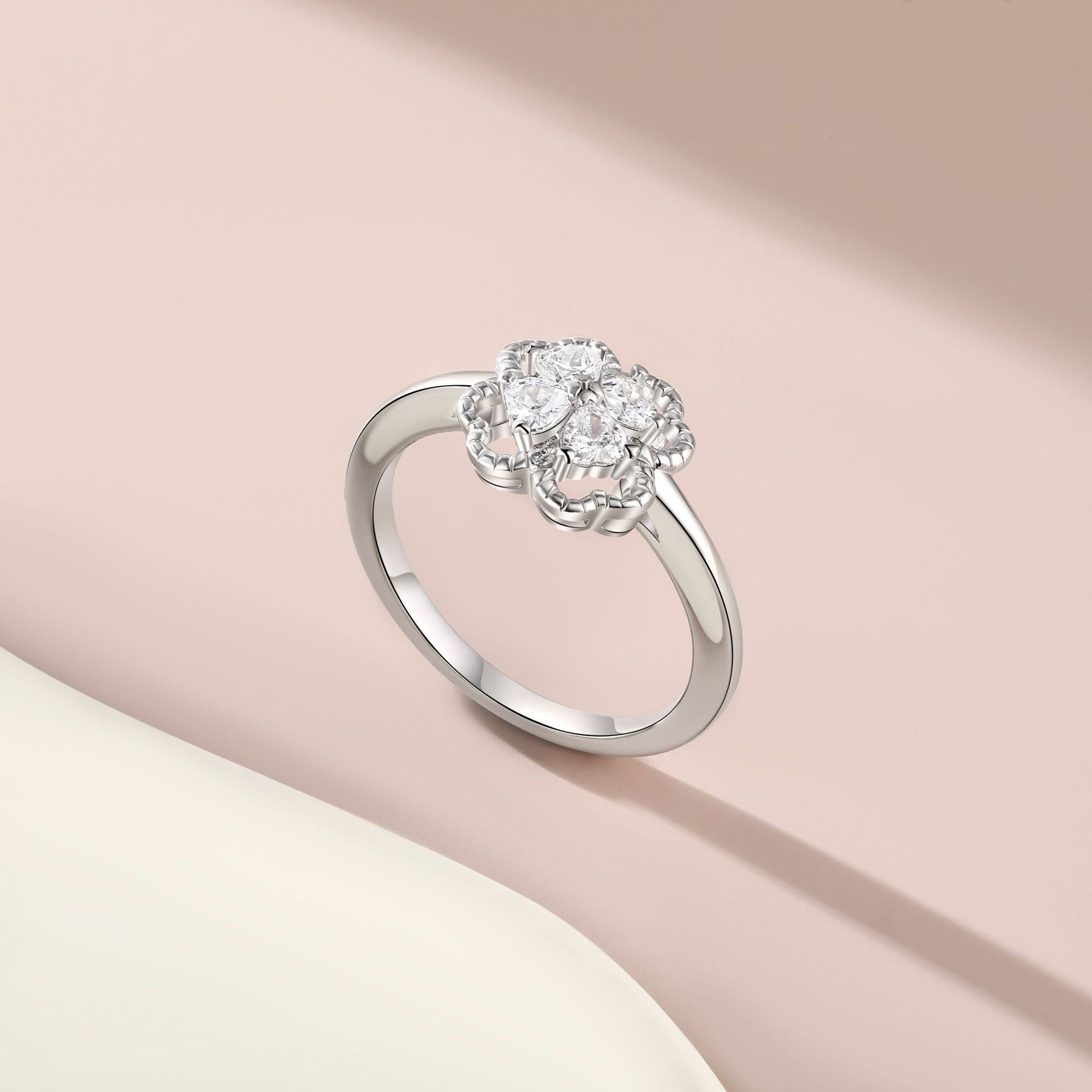 Damen Ring mit filigranem Blumenmotiv und strahlendem Zirkon Shop Nory