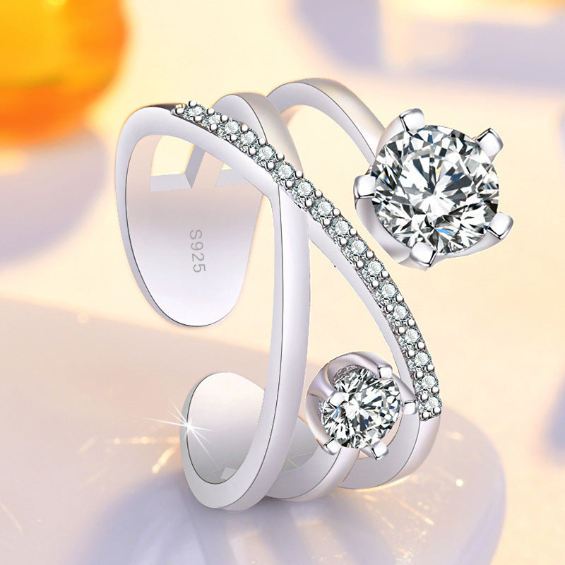 Damen Ring mit funkelnden Zirkonia und elegantem Kreuzdesign Shop Nory