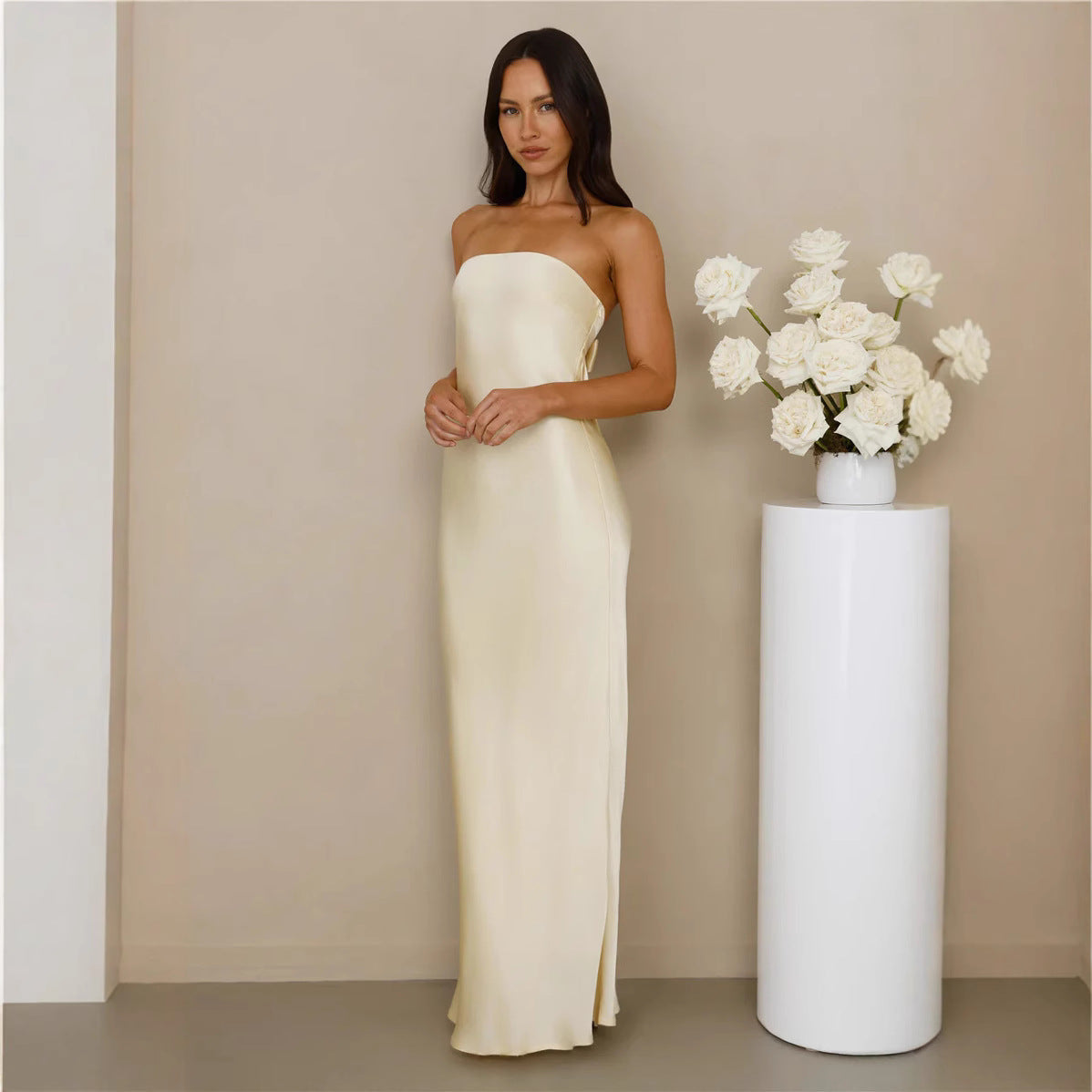 Damen Elegantes schulterfreies Maxikleid aus satinähnlichem Material Shopnory