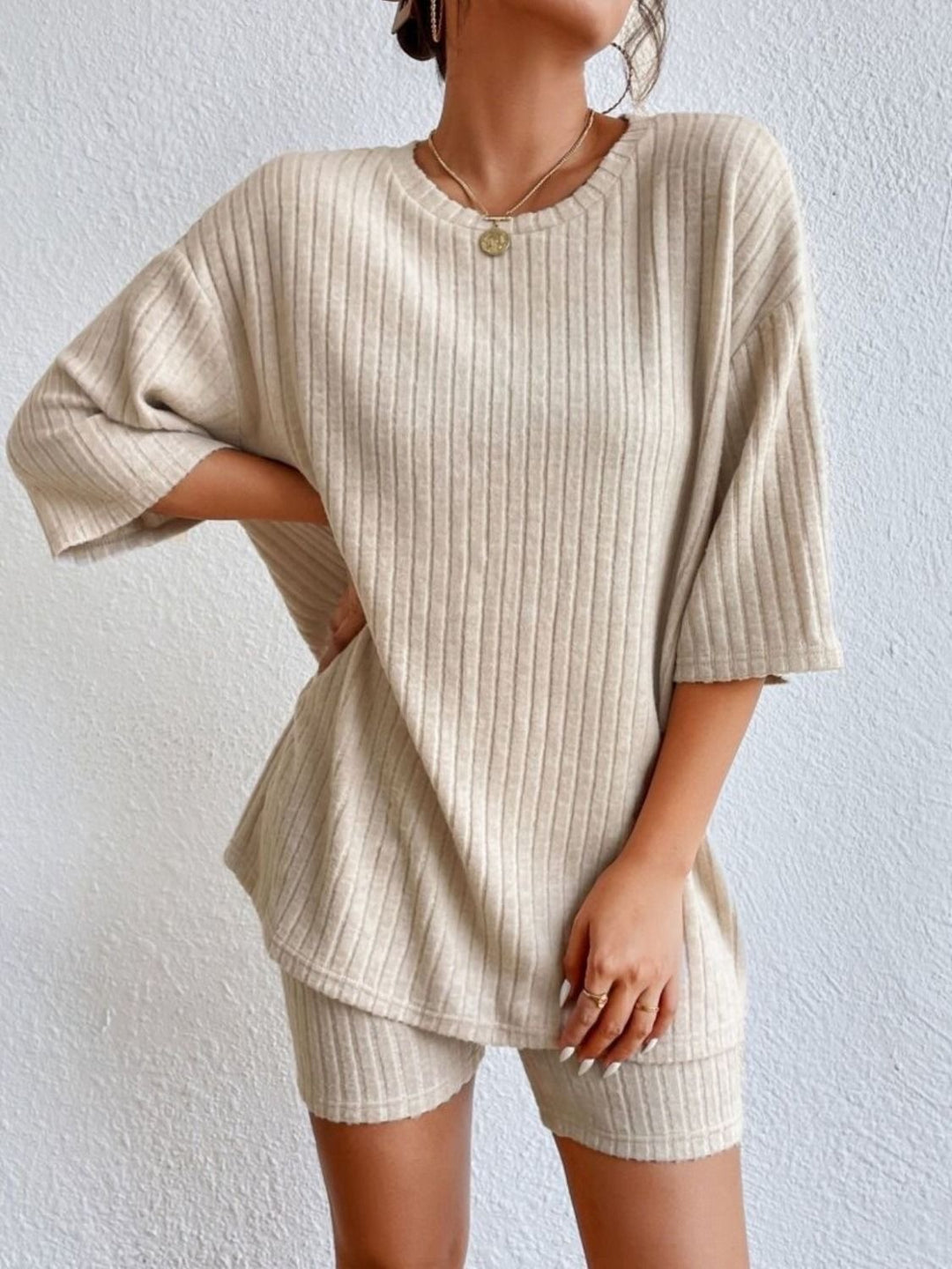 Damen Lässiges Rippstrick-Lounge-Set mit Oversize-Kurzarmoberteil und High-Waist-Biker-Shorts Shop Nory