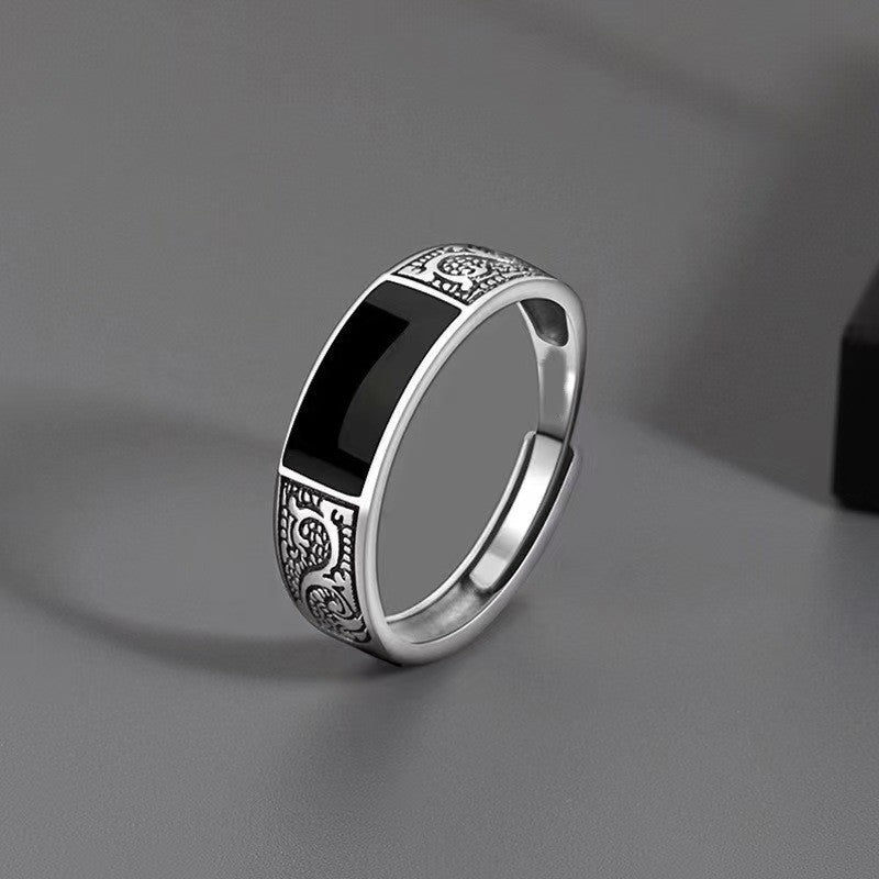 Herren Ring mit kunstvollem, graviertem Design und schwarzer Keramikeinlage Shop Nory
