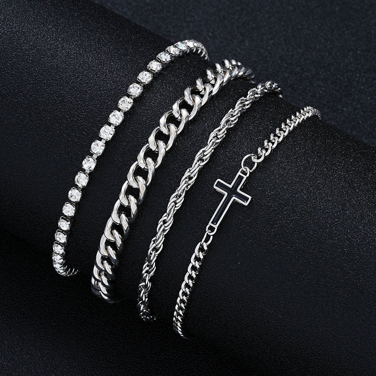Herren Armreif-Set mit stilvollen und modernen Designelementen Shop Nory