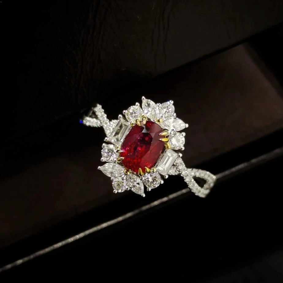 Damenring mit prachtvollem ovalen Diamanten und funkelndem Zirkonia-Besatz Shop Nory