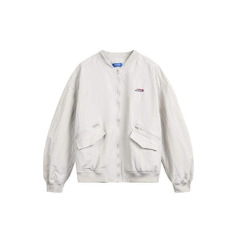 Unisex Kurz geschnittene leichte Nylon‑Bomberjacke mit Utility‑Taschen und geripptem Saum Shop Nory