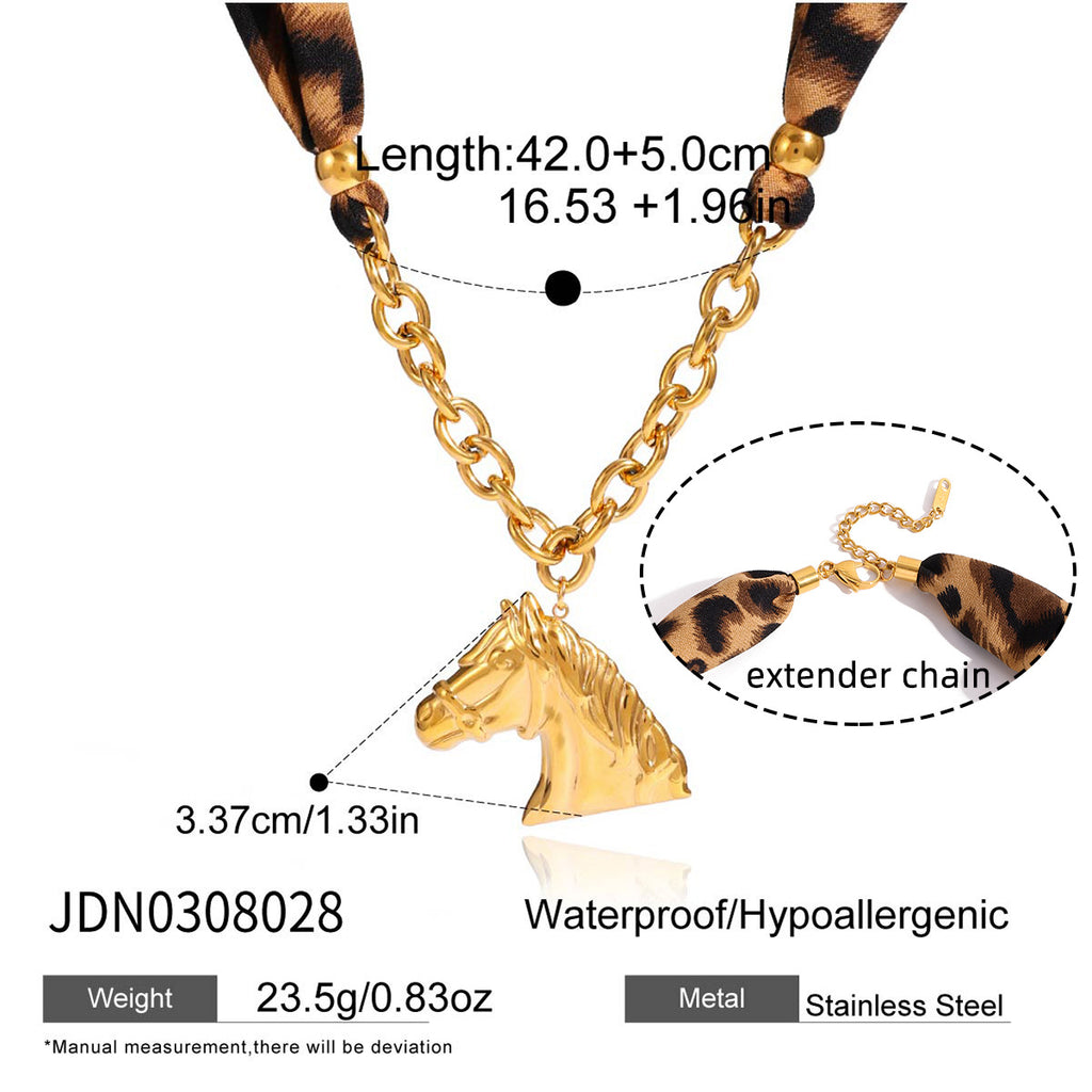 Damen Halskette mit ungewöhnlichem Pferdeanhänger und stylischem Leoprint-Shop Nory